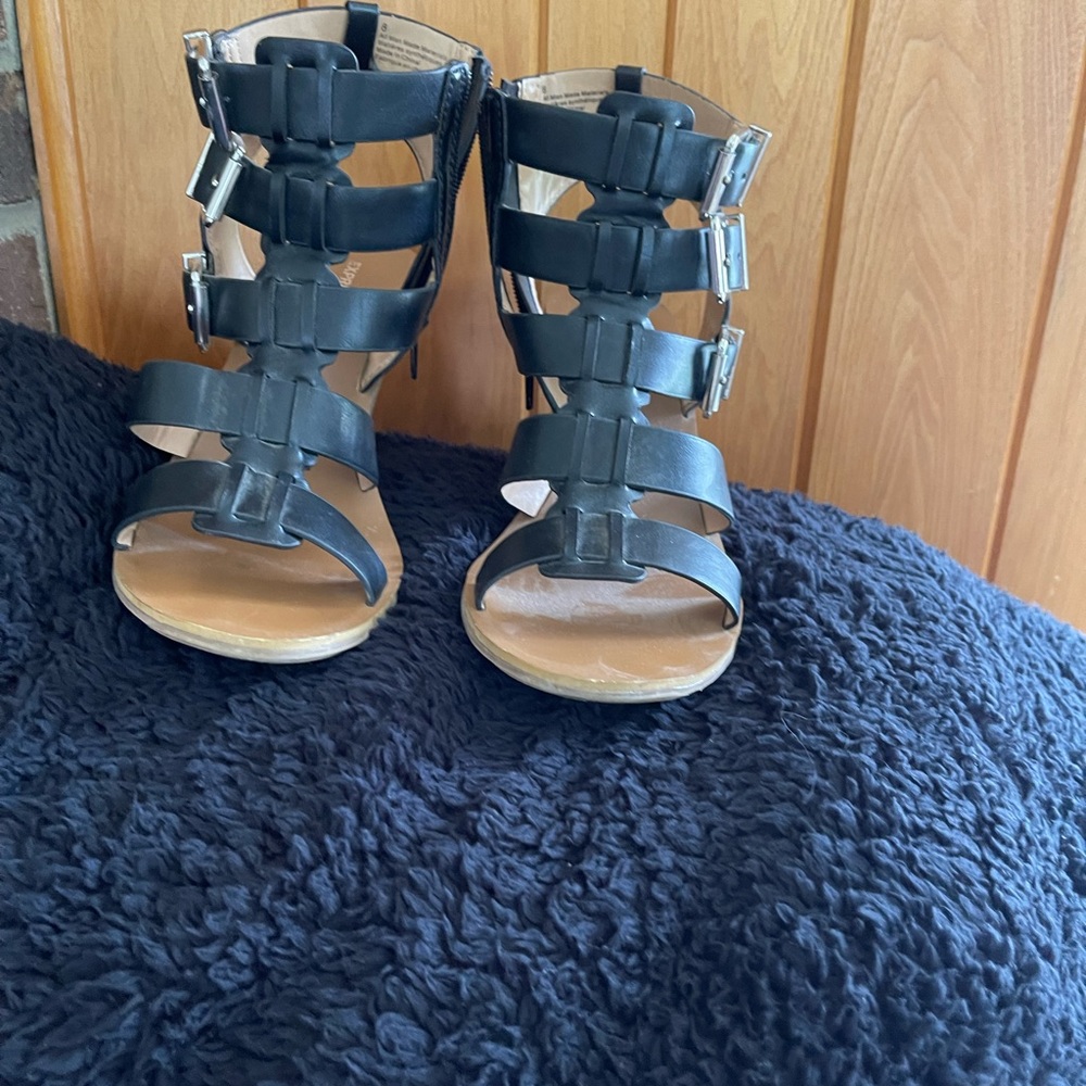 Summer sandals with a sexy heel